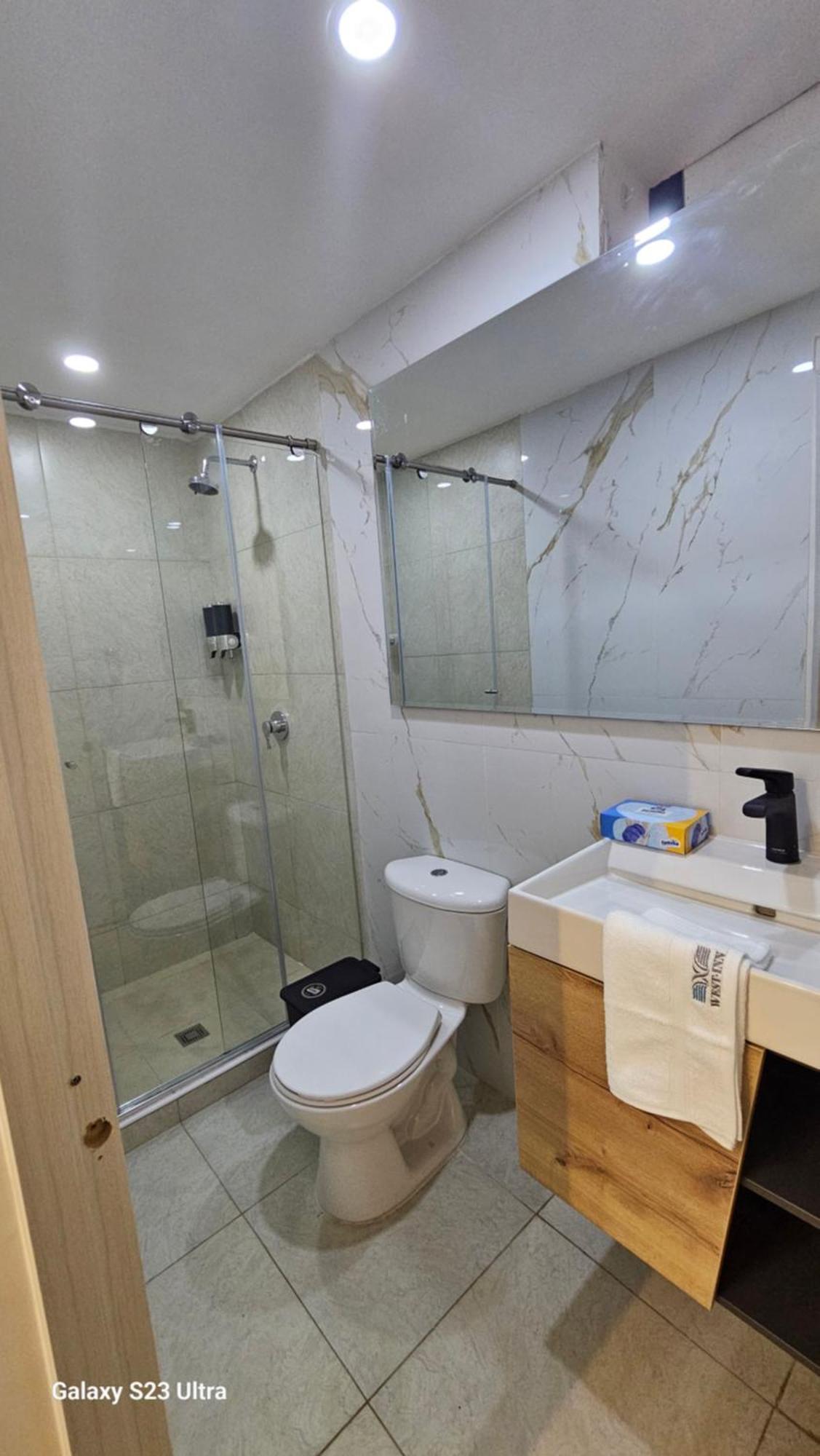 Hotel West Inn Богота Екстериор снимка